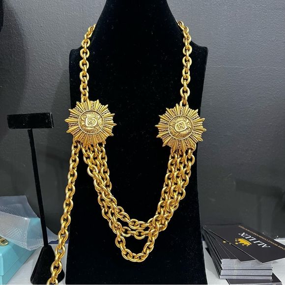 Sold 🛑 AUTHENTIC CHANEL VINTAGE LARGE MEDALLION COIN NECKLACE - Picture 1 of 14